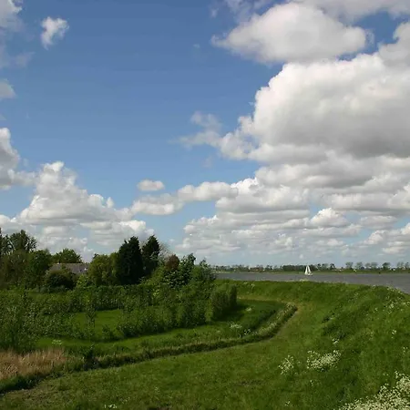 Tiengemeten فندق